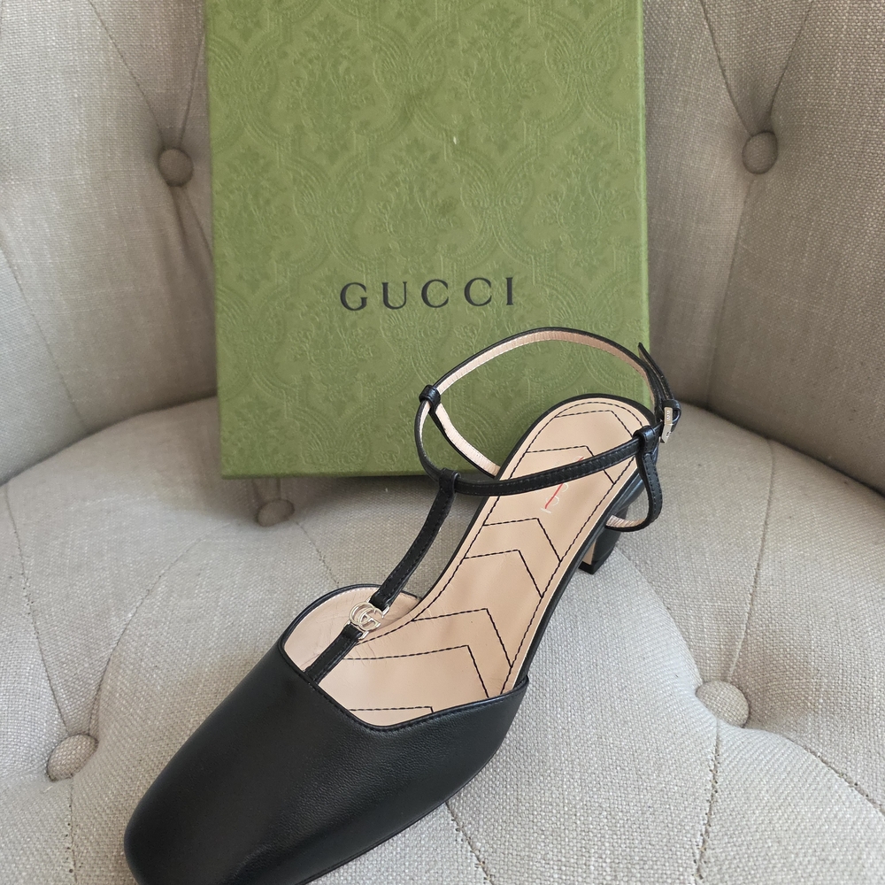 Gucci Women's Black Leather Sandals